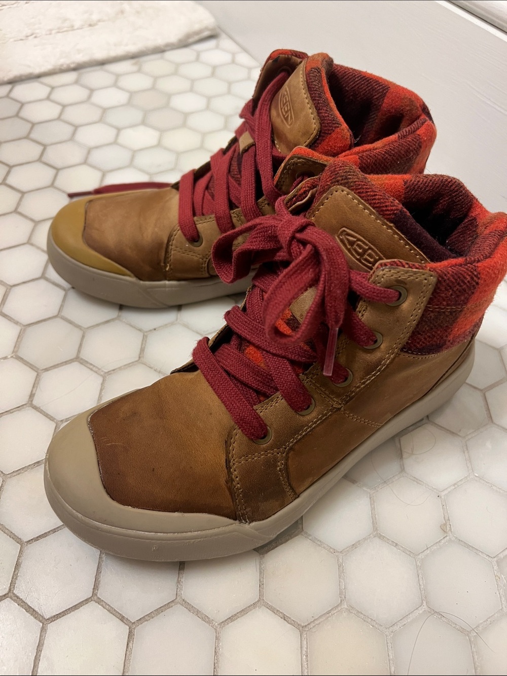 Keen Brown High-Top Boots with Red Laces, 6.5 - Picture 2 of 6